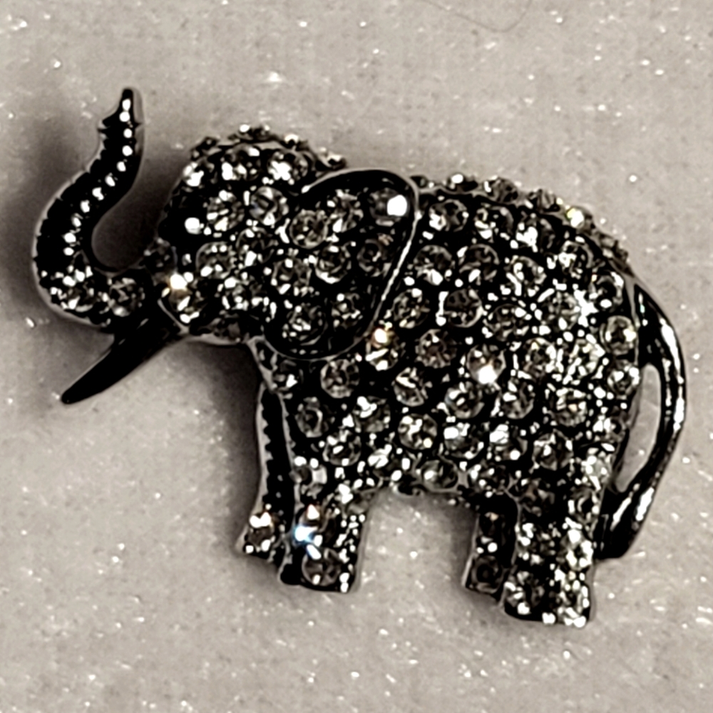 *HOST PICK* Vintage Rhinestone Silver Tone Lucky Elephant Brooch / Pin